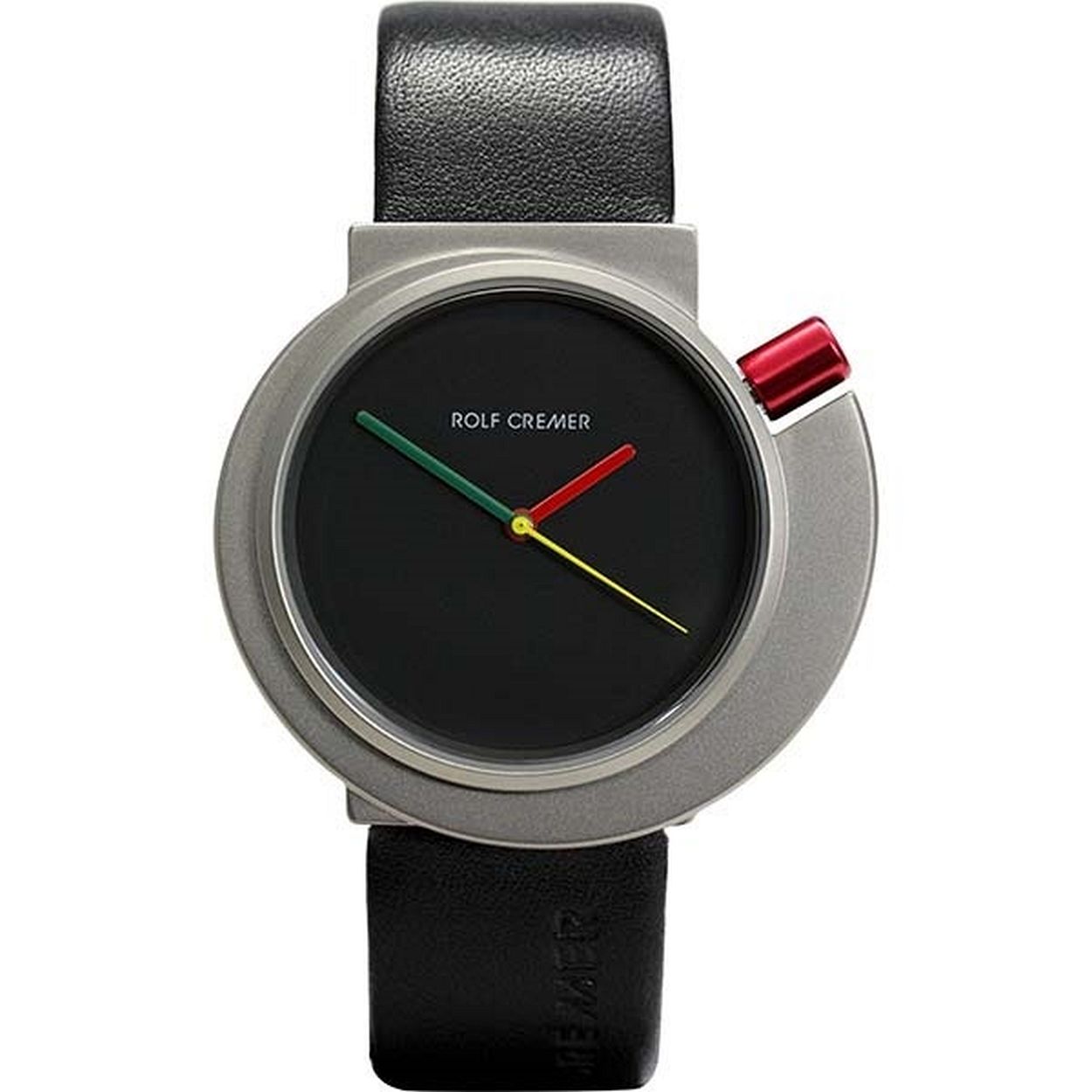 Een titanium horloge met zwart leren band.