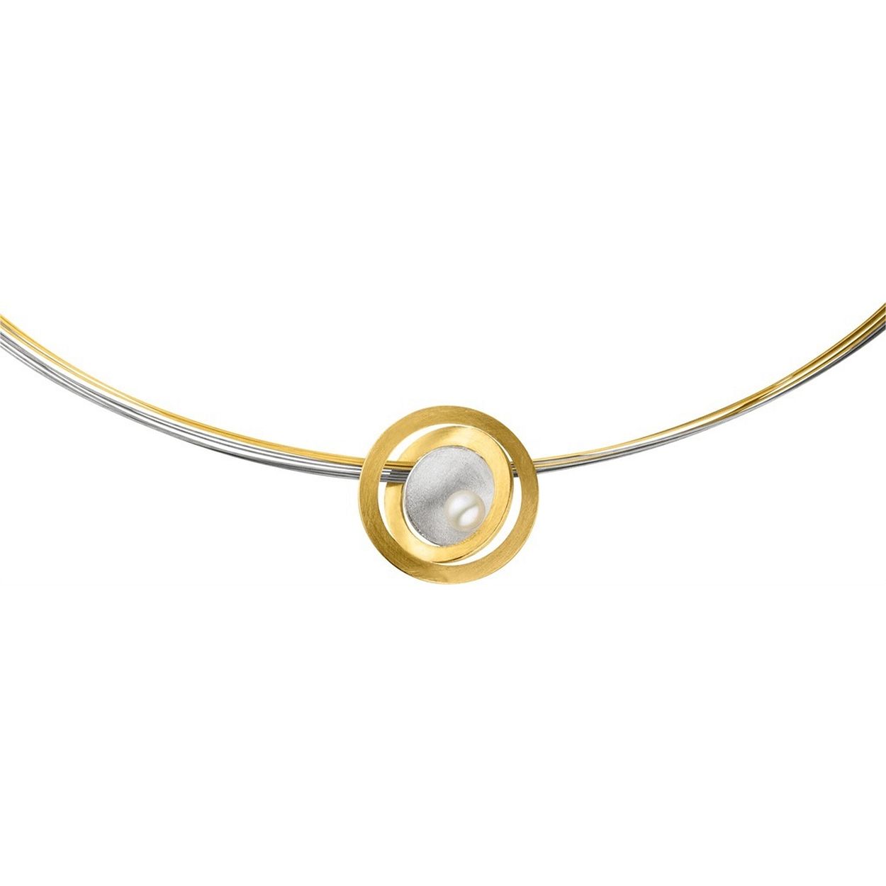 De bicolor stalen ketting heeft een lengte van 45cm en een hanger van 22 karaat goud op zilver met een diamant van 0.03ct