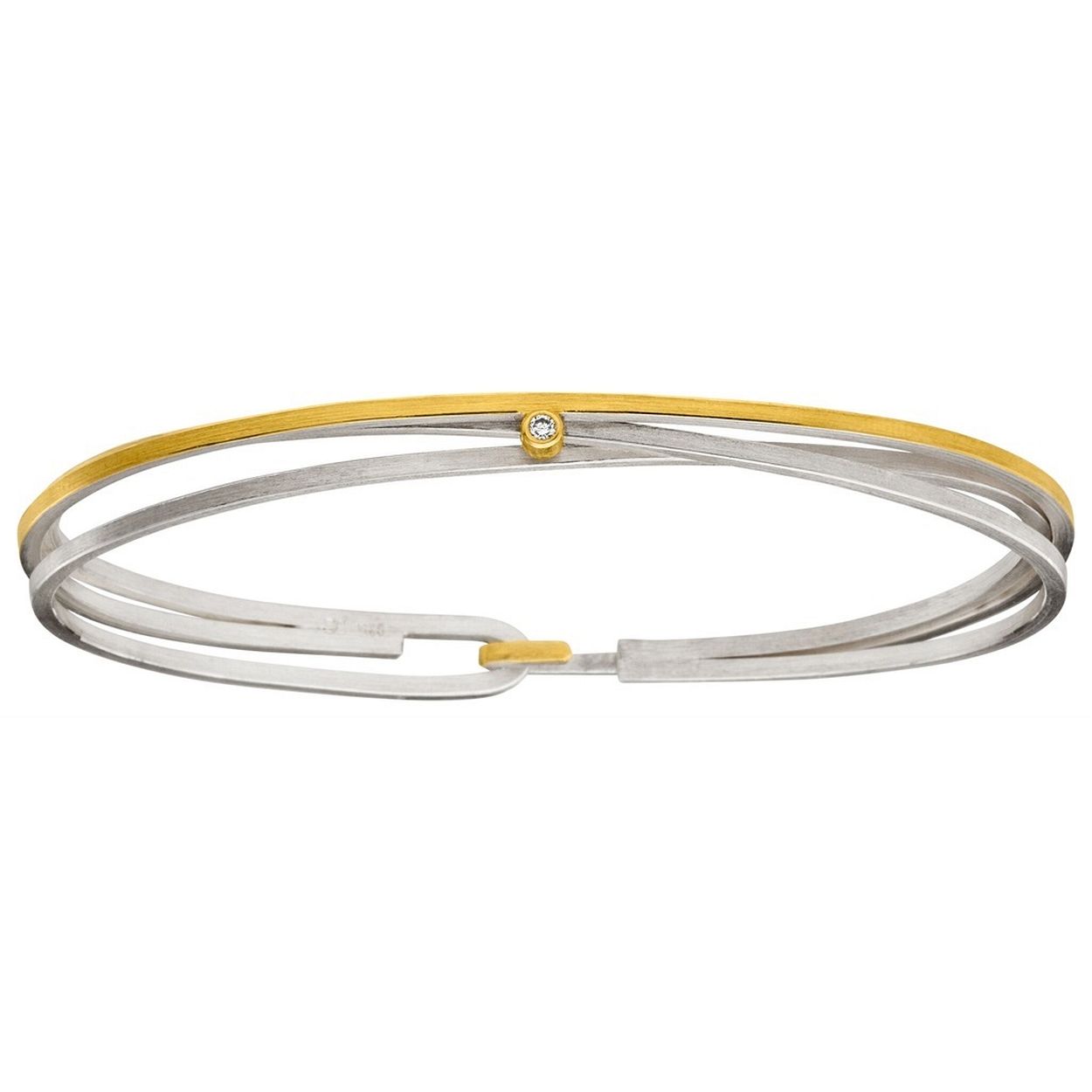 De handgemaakte design sieraden van MANU zijn stuk voor stuk iconen waarmee de drager zijn persoon onderstreept. Een bijzondere edelmetalen en contrastrijke combinaties kenmerken MANU.