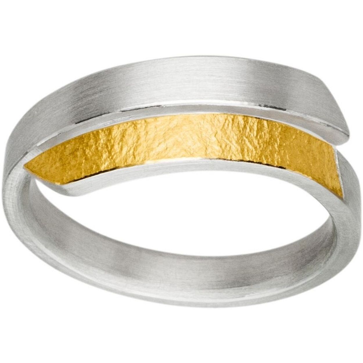 De handgemaakte design sieraden van MANU zijn stuk voor stuk iconen waarmee de drager zijn persoon onderstreept. Een bijzondere edelmetalen en contrastrijke combinaties kenmerken MANU.