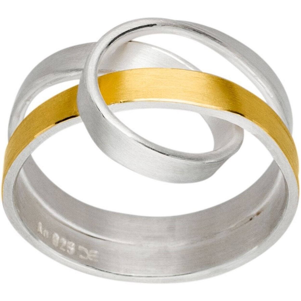 De handgemaakte design sieraden van MANU zijn stuk voor stuk iconen waarmee de drager zijn persoon onderstreept. Bijzondere edelmetalen en contrastrijke combinaties kenmerken MANU.