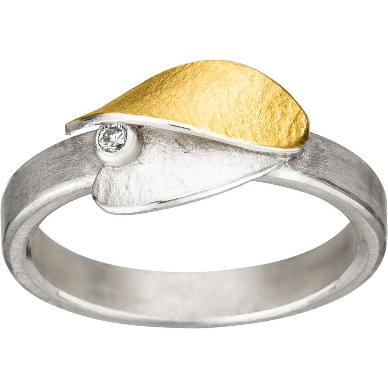 De handgemaakte design sieraden van MANU zijn stuk voor stuk iconen waarmee de drager zijn persoon onderstreept. Een bijzondere edelmetalen en contrastrijke combinaties kenmerken MANU.