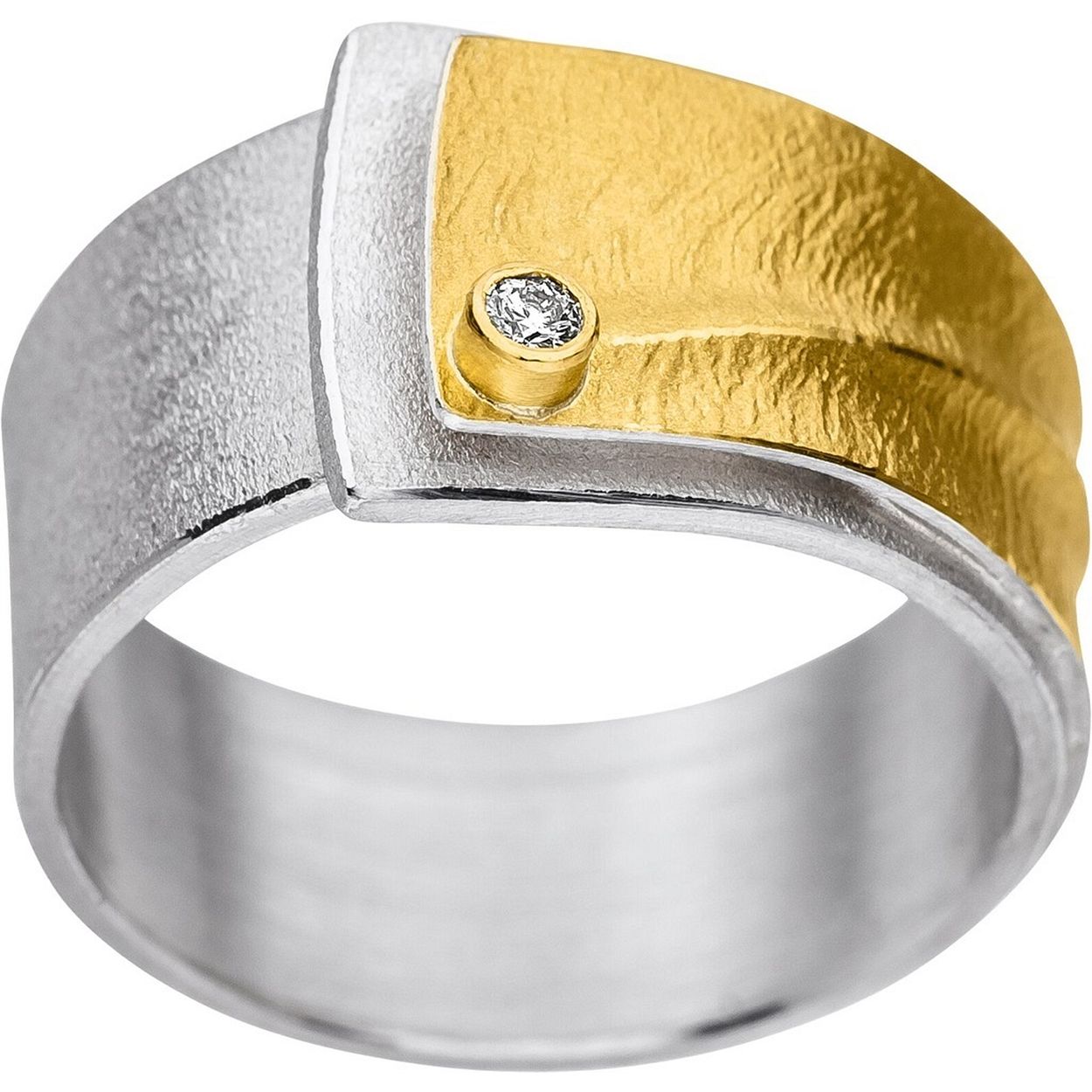 De handgemaakte design sieraden van MANU zijn stuk voor stuk iconen waarmee de drager zijn persoon onderstreept. Een bijzondere edelmetalen en contrastrijke combinaties kenmerken MANU.