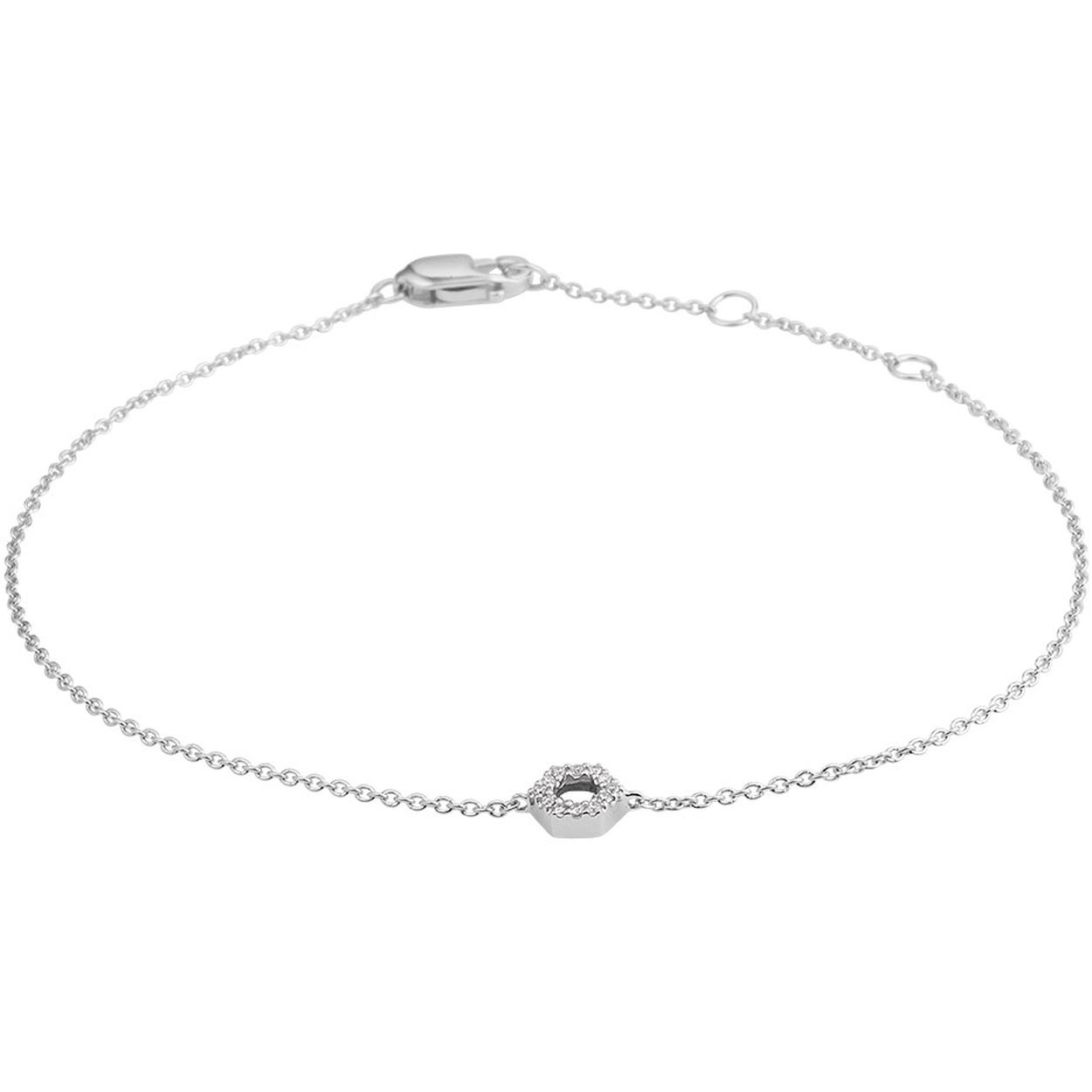 14k Witgouden armband uitgevoerd met een zeshoek met daarin een schitterende diamant rij. De armband heeft draaglengtes van 15, 16,5 en 18cm en een stevige karabijn sluiting. De zeshoek heeft een breedte van 4.5mm.
