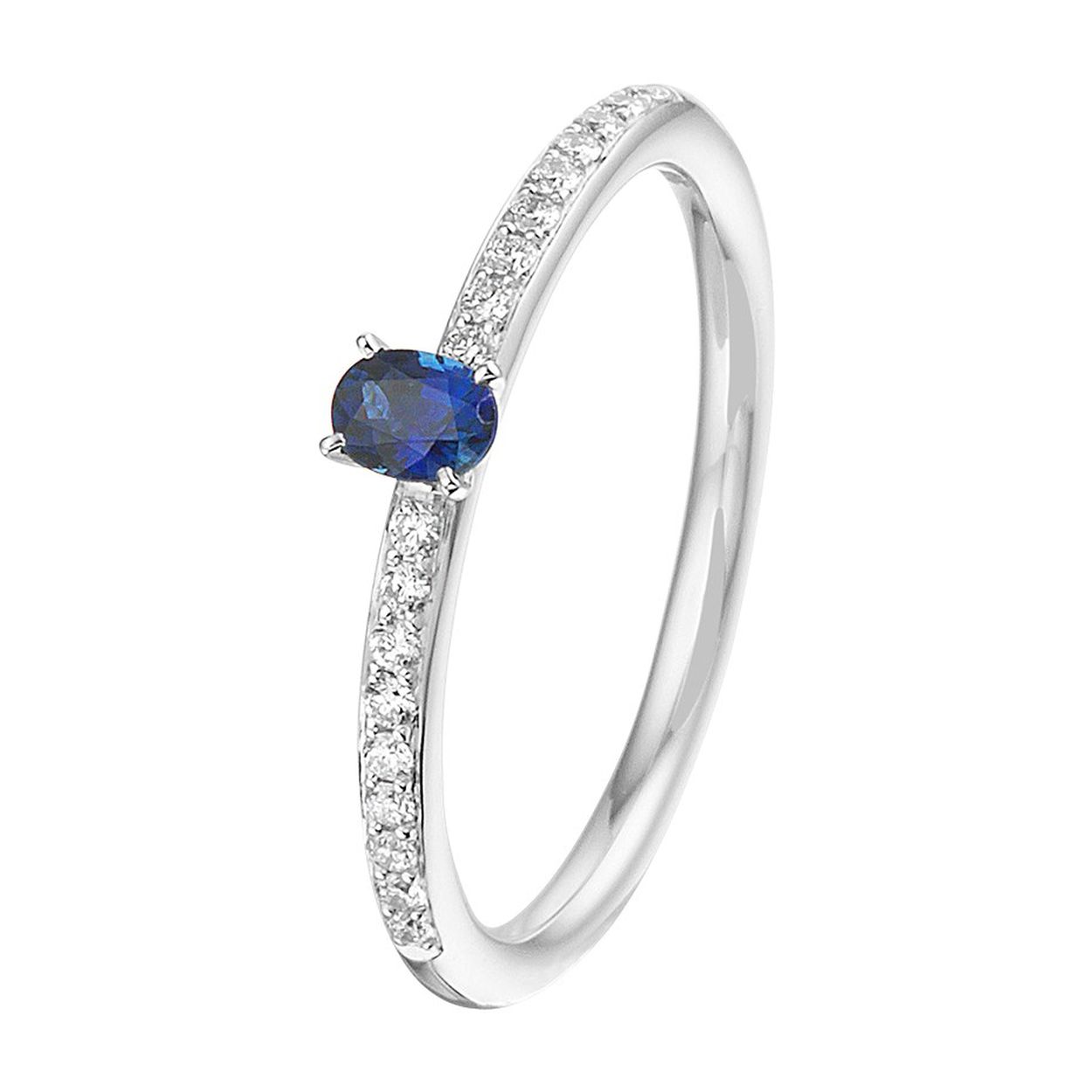 14k Witgouden ring uitgevoerd met een schitterende saffier en diamant rij. De ring heeft een breedte van 3mm.