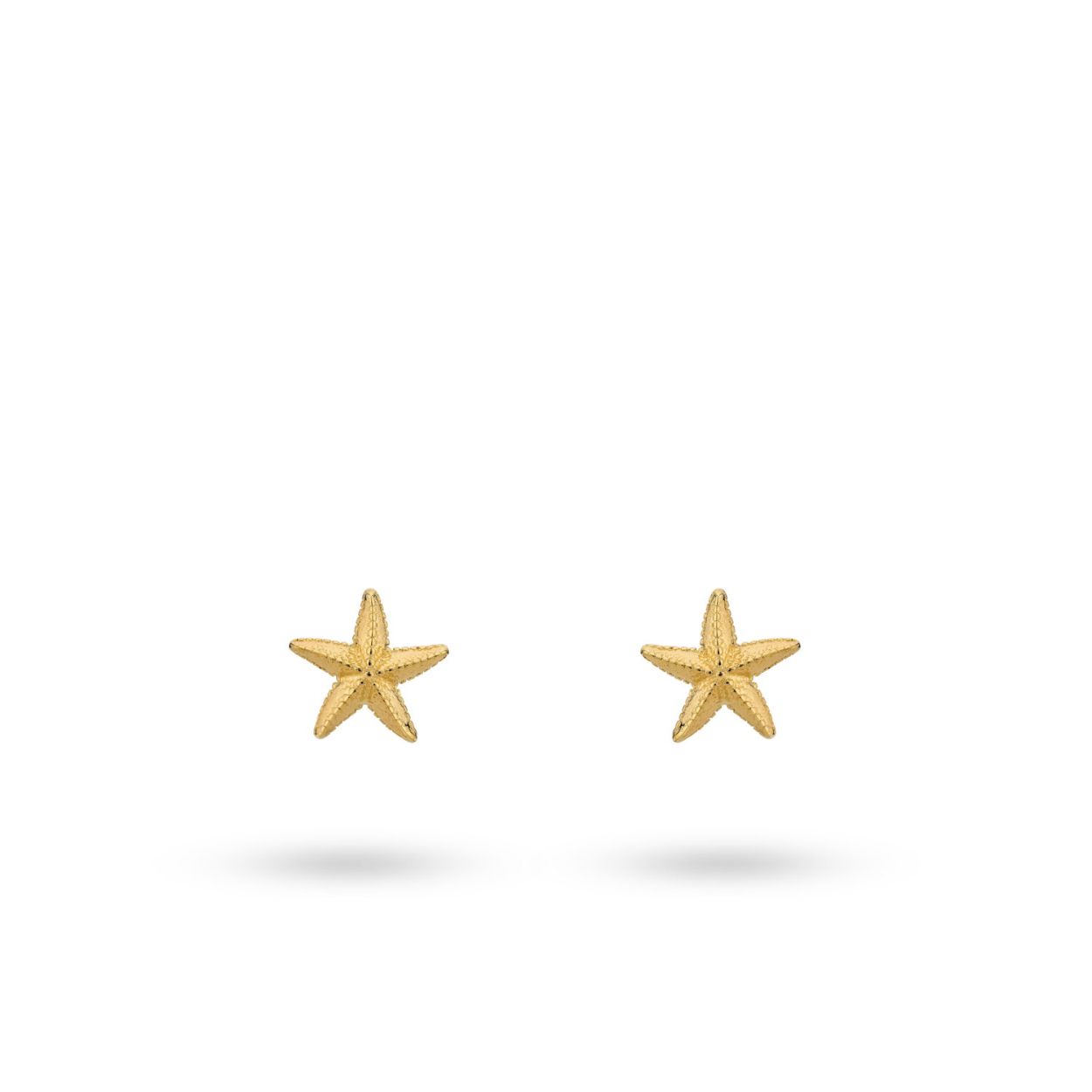 Geinspireerd op de Portugeese zee heeft Kae deze mini zeester oorbellen ontworpen. Deze oorbellen zijn perfect voor je dagelijkse look, en om de leukste earparty te maken! Deze oorbellen zijn gemaakt van 925 sterling zilver en verguld met 18K goud. Elk 24Kae sieraad is met liefde en oog voor detail ontworpen door Kae Sutherland.