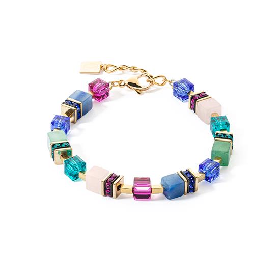 Deze gouden en veelkleurige GEOCUBE® Precious Statement armband is een stijlvolle aanvulling op de ketting of oorbellen.