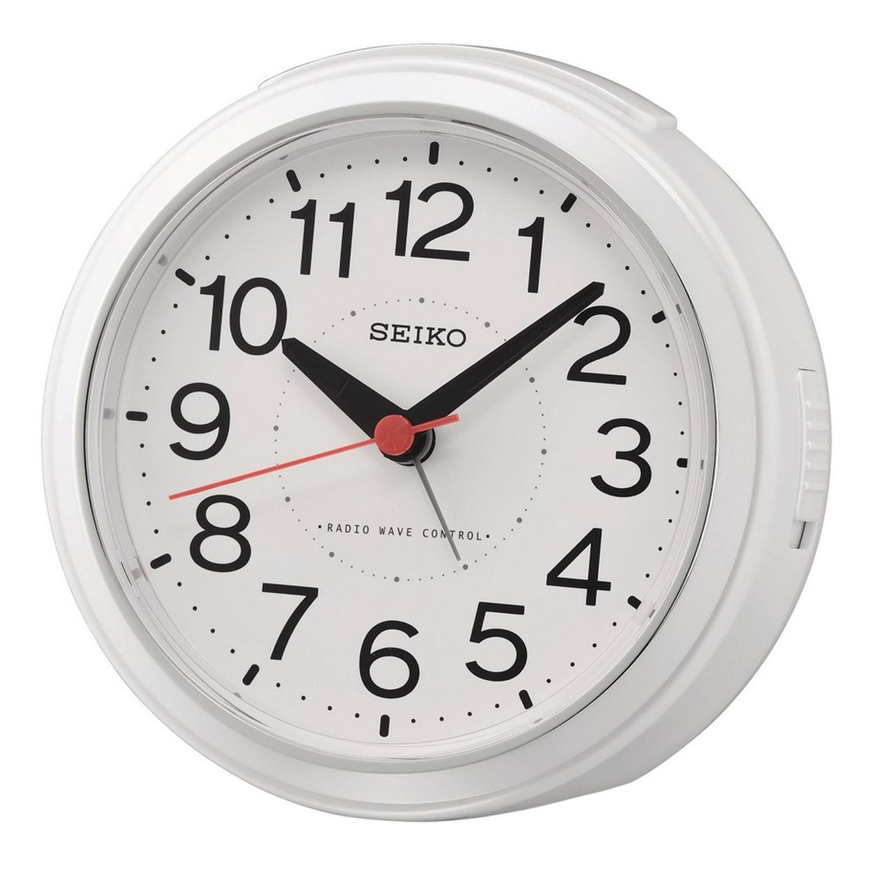 Met de Seiko QHR026K wekker ben je altijd bij de tijd. Deze kleine krachtpatser heeft precies wat jij nodig hebt. Dit Seiko uurwerk ontvangt 3 keer per uur een radio wave control signaal waardoor de wekker altijd exact de juiste tijd aangeeft. Dit design is uitgevoerd met een snooze functie en led verlichting en is 116 millimeter breed en 63 millimeter hoog. Dit witte model heeft een witte wijzerplaat.