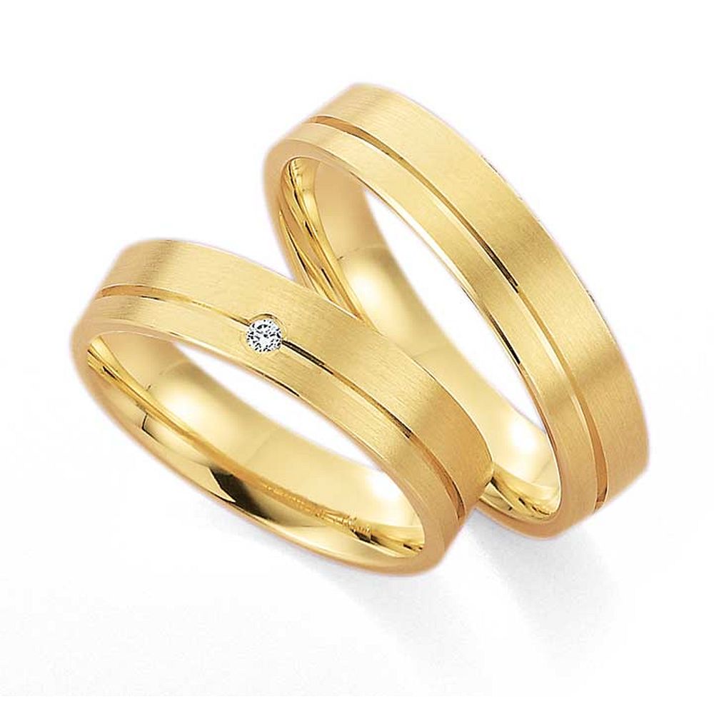 De Gettmann trouwringen worden gemaakt in Duitsland.
Dit set in 585 geelgoud heeft een breedte van 5mm.
De damesring is gezet met diamant, briljant slijpsel, en heeft een totaal gewicht van 0,020ct SI-TW.
Gettmann trouwringen zijn in meerdere gehaltes en kleuren leverbaar. Vraagt u ons naar de actuele prijzen en mogelijkheden. 

