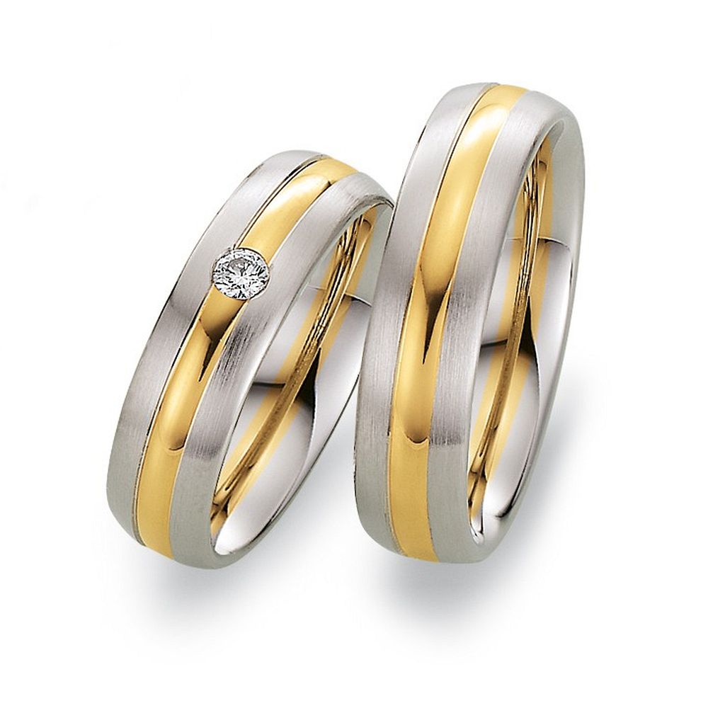 De Gettmann trouwringen worden gemaakt in Duitsland.
Dit set in 585 wit- en geelgoud heeft een breedte van 6mm.
De damesring is gezet met diamant, briljant slijpsel, en heeft een totaal gewicht van 0,070ct SI-TW.

Gettmann trouwringen zijn in meerdere gehaltes en kleuren leverbaar. Vraagt u ons naar de actuele prijzen en mogelijkheden.

