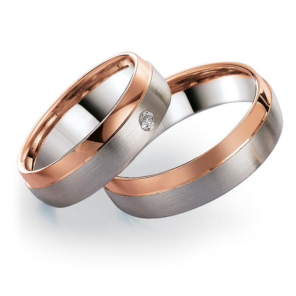 De Gettmann trouwringen worden gemaakt in Duitsland.
Dit set in 585 wit- en rosegoud heeft een breedte van 6mm.
De damesring is gezet met diamant, briljant slijpsel, en heeft een totaal gewicht van 0,040ct SI-TW.

Gettmann trouwringen zijn in meerdere gehaltes en kleuren leverbaar. Vraagt u ons naar de mogelijkheden en actuele prijzen.

