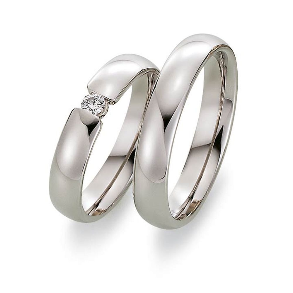 De Gettmann trouwringen worden gemaakt in Duitsland.
Dit set in 500 palladium heeft een breedte van 4.5mm.
De damesring is gezet met diamant, briljant slijpsel, en heeft een totaal gewicht van 0,070ct SI-TW.

Gettmann trouwringen zijn in meerdere gehaltes en kleuren leverbaar. Vraagt u ons naar de actuele prijs en mogelijkheden.

