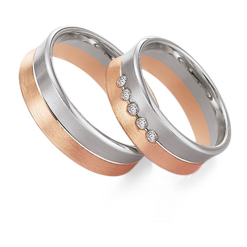 De Gettmann trouwringen worden gemaakt in Duitsland.
Dit set in 585 wit- en rosegoud heeft een breedte van 7mm.
De damesring is gezet met diamant, briljant slijpsel, en heeft een totaal gewicht van 0,100ct SI-TW.
Gettmann trouwringen zijn in meerdere gehaltes en kleuren leverbaar. Vraagt u ons naar de actuele prijzen en mogelijkheden. 

