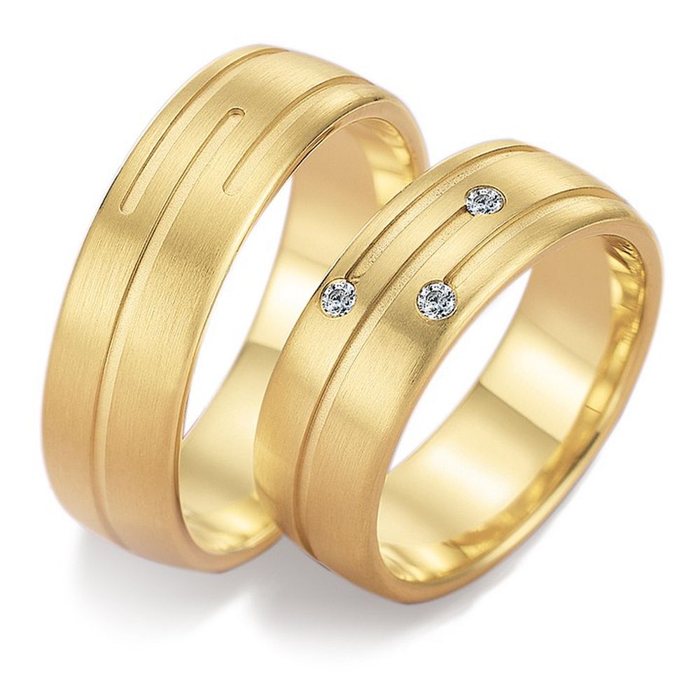 De Gettmann trouwringen worden gemaakt in Duitsland.
Dit set in 585 geelgoud heeft een breedte van 7mm.
De damesring is gezet met diamant, briljant slijpsel, en heeft een totaal gewicht van 0,060ct SI-TW.
Gettmann trouwringen zijn in meerdere gehaltes en kleuren leverbaar. Vraagt u ons naar de actuele prijzen en mogelijkheden.

