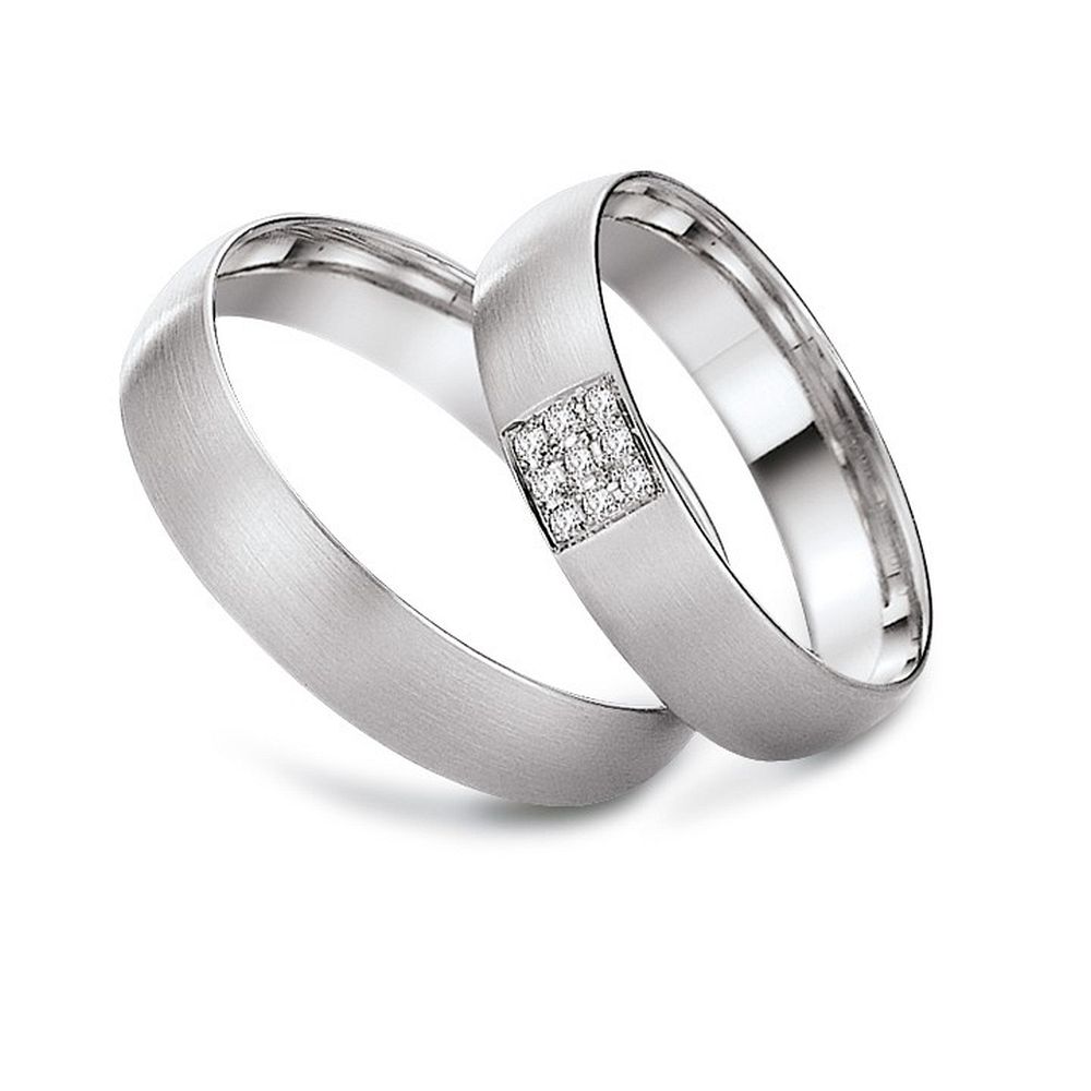 De Gettmann trouwringen worden gemaakt in Duitsland.
Dit set in 500 Palladium heeft een breedte van 5mm.
De damesring is gezet met diamant, briljant slijpsel, en heeft een totaal gewicht van 0,045ct SI-TW.
Gettmann trouwringen zijn in meerdere gehaltes en kleuren leverbaar. Vraagt u ons naar de actuele prijzen en mogelijkheden. 

