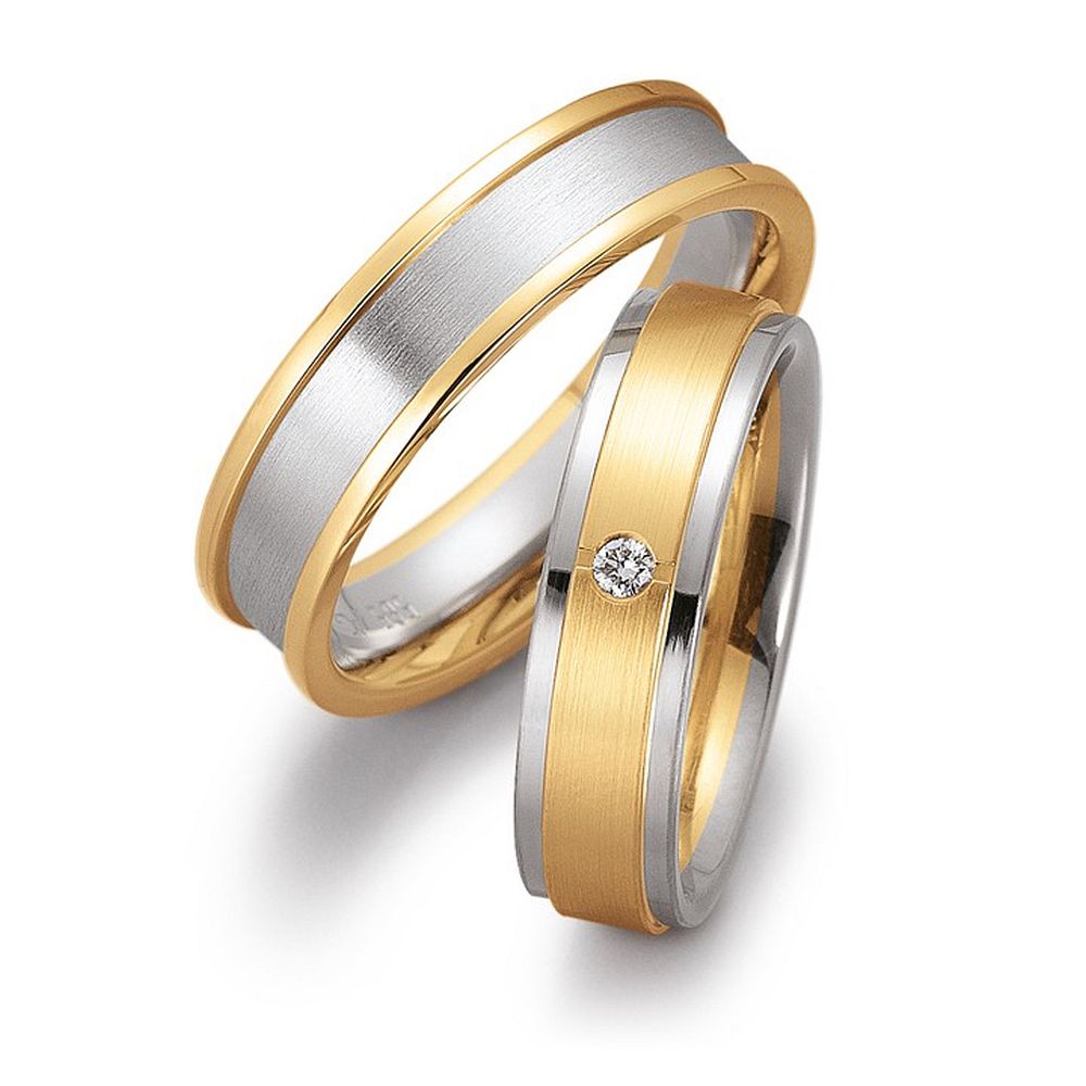 De Gettmann trouwringen worden gemaakt in Duitsland.
Dit set in 585 wit- en geelgoud heeft een breedte van 5.5mm.
De damesring is gezet met diamant, briljant slijpsel, en heeft een totaal gewicht van 0,030ct SI-TW.

Gettmann trouwringen zijn in meerdere gehaltes en kleuren leverbaar. Vraagt u ons naar de mogelijkheden.

