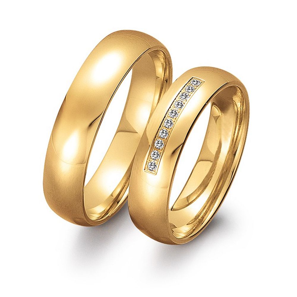 De Gettmann trouwringen worden gemaakt in Duitsland.
Dit set in 585 geelgoud heeft een breedte van 5mm.
De damesring is gezet met diamant, briljant slijpsel, en heeft een totaal gewicht van 0,050ct SI-TW.

Gettmann trouwringen zijn in meerdere gehaltes en kleuren leverbaar. Vraagt u ons naar de mogelijkheden en actuele prijzen.