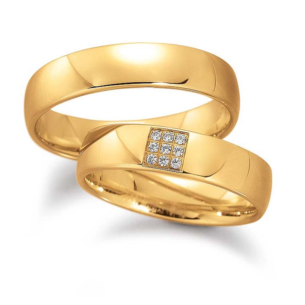 De Gettmann trouwringen worden gemaakt in Duitsland.
Dit set in 585 geelgoud heeft een breedte van 5mm.
De damesring is gezet met diamant, briljant slijpsel, en heeft een totaal gewicht van 0,045ct SI-TW.

Gettmann trouwringen zijn in meerdere gehaltes en kleuren leverbaar. Vraagt u ons naar de mogelijkheden en actuele prijzen.
