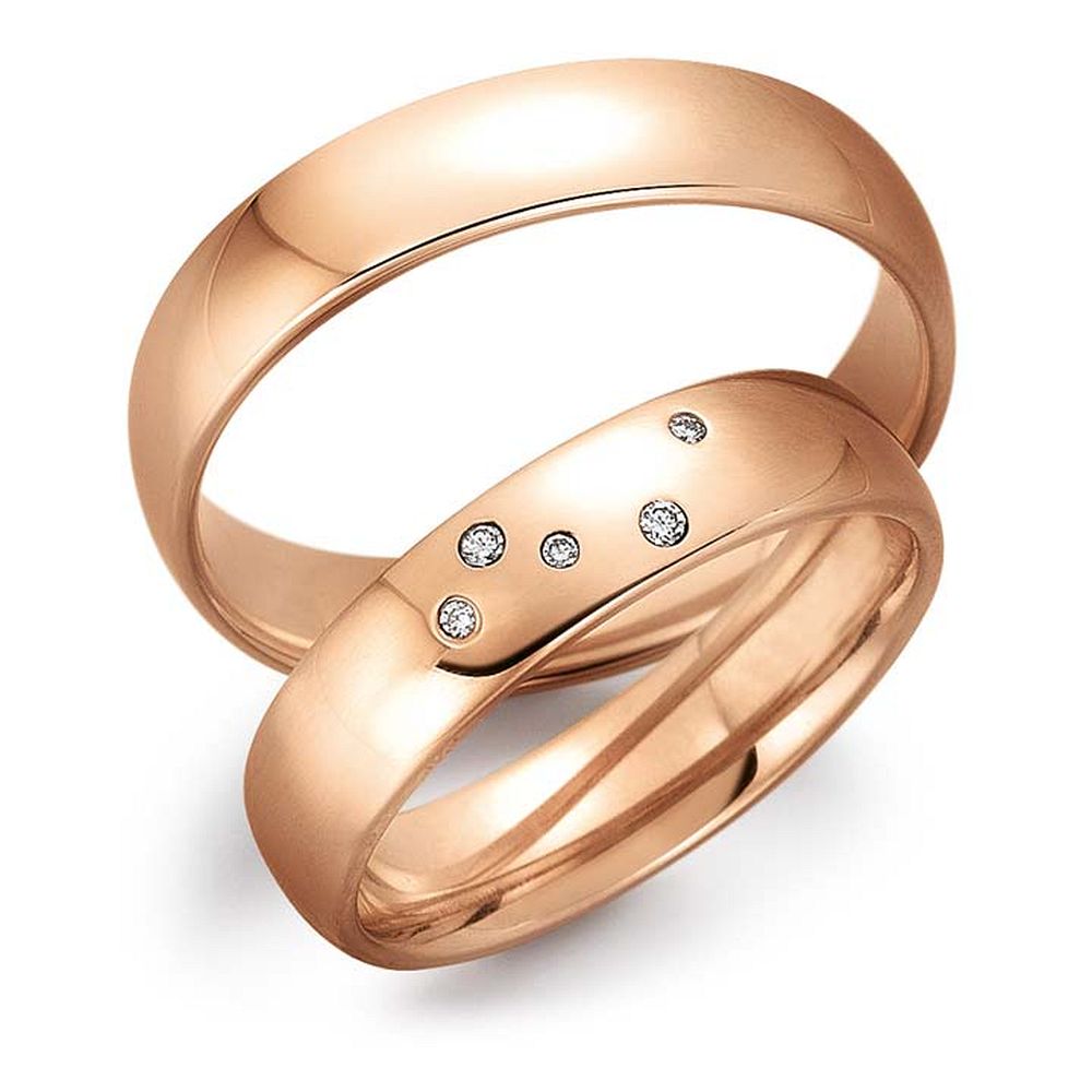 De Gettmann trouwringen worden gemaakt in Duitsland.
Dit set in 585 rosegoud heeft een breedte van 5mm.
De damesring is gezet met diamant, briljant slijpsel, en heeft een totaal gewicht van 0,035ct SI-TW.

Gettmann trouwringen zijn in meerdere gehaltes en kleuren leverbaar. Vraagt u ons naar de actuele prijs en mogelijkheden.

