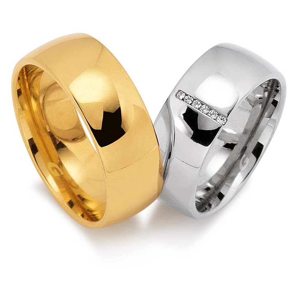 De Gettmann  trouwringen worden gemaakt in Duitsland.
Dit set in 585 witgoud heeft een breedte van 8mm.
De damesring is gezet met diamant, briljant slijpsel, en heeft een totaal gewicht van 0,030ct SI-TW.

Gettmann trouwringen zijn in meerdere gehaltes en kleuren leverbaar. Vraagt u ons naar de mogelijkheden en actuele prijzen.