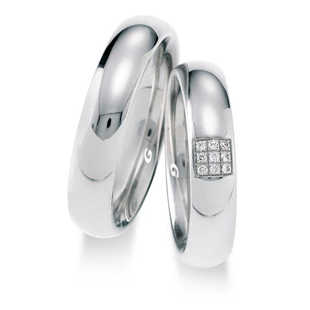 De Gettmann trouwringen worden gemaakt in Duitsland.
Dit set in 585 witgoud heeft een breedte van 5mm.
De damesring is gezet met diamant, briljant slijpsel, en heeft een totaal gewicht van 0,045ct SI-TW.

Gettmann trouwringen zijn in meerdere gehaltes en kleuren leverbaar. Vraagt u ons naar de actuele prijzen en mogelijkheden.

