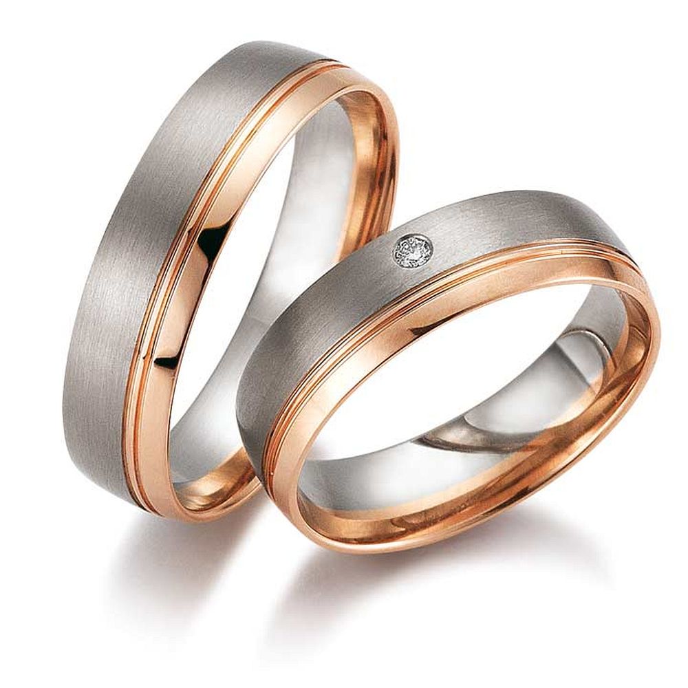 De Gettmann trouwringen worden gemaakt in Duitsland.
Dit set in 585 wit- en rosegoud heeft een breedte van 5.5mm.
De damesring is gezet met diamant, briljant slijpsel, en heeft een totaal gewicht van 0,020ct SI-TW.

Gettmann trouwringen zijn in meerdere gehaltes en kleuren leverbaar. Vraagt u ons naar de actuele prijzen en mogelijkheden.

