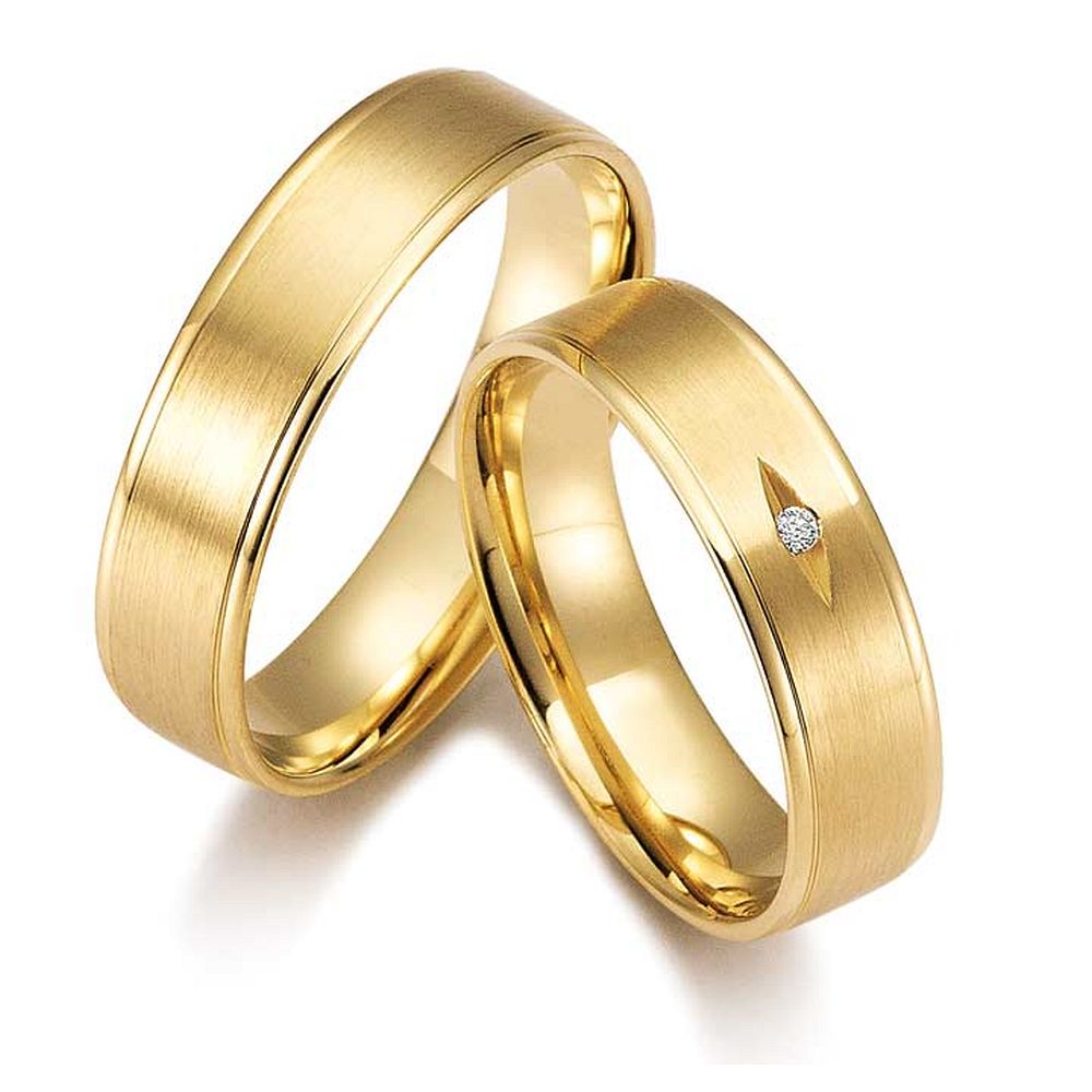 De Gettmann trouwringen worden gemaakt in Duitsland.
Dit set in 585 geelgoud heeft een breedte van 5.5mm.
De damesring is gezet met diamant, briljant slijpsel, en heeft een totaal gewicht van 0,010ct SI-TW.

Gettmann trouwringen zijn in meerdere gehaltes en kleuren leverbaar. Vraagt u ons naar de mogelijkheden en actuele prijzen.
