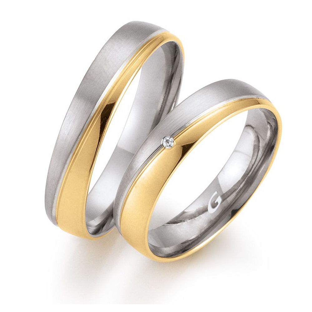 De Gettmann trouwringen worden gemaakt in Duitsland.
Dit set in 585 wit- en geelgoud heeft een breedte van 4.5mm.
De damesring is gezet met diamant, briljant slijpsel, en heeft een totaal gewicht van 0,008ct SI-TW.

Gettmann trouwringen zijn in meerdere gehaltes en kleuren leverbaar. Vraagt u ons naar de actuele prijzen en mogelijkheden.


