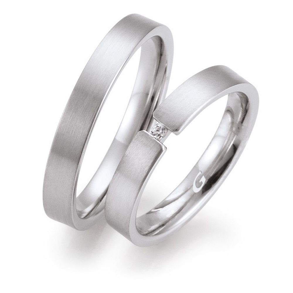 De Gettmann trouwringen worden gemaakt in Duitsland.
Dit set in 585 witgoud heeft een breedte van 3.5mm.
De damesring is gezet met diamant, briljant slijpsel, en heeft een totaal gewicht van 0,020ct SI-TW.

Gettmann trouwringen zijn in meerdere gehaltes en kleuren leverbaar. Vraagt u ons naar de actuele prijzen en mogelijkheden.

