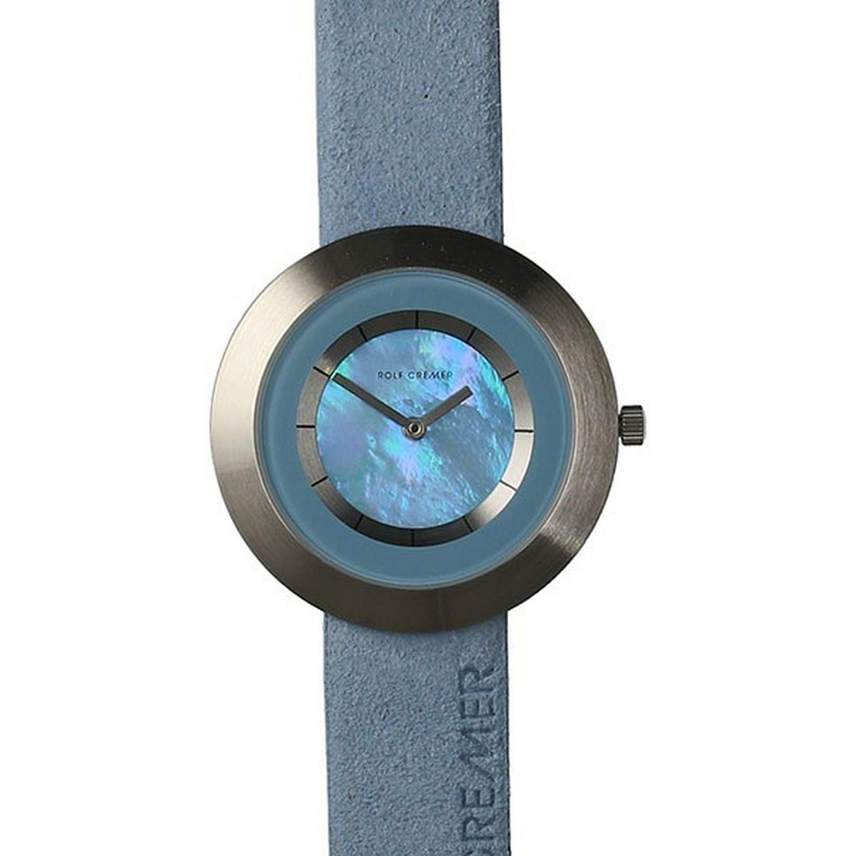 De horloges van de bekende Duitse ontwerper ROLF CREMER ziet u steeds vaker in de etalages. Door onderscheidende modellen en kleurgebruik is het een gewaardeerd mode accessoire geworden. Gekenmerkt door een flashy design, eenvoud, elegantie en kleur. Het merk bestaat sinds 1989.