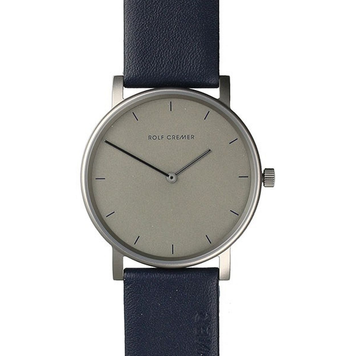 Een edelstalen horloge met blauw leren band

Dit horloge is van de bekende Duitse ontwerper ROLF CREMER. Het merk bestaat sinds 1989. Door onderscheidende modellen en kleurgebruik is het een gewaardeerd mode accessoire geworden. Gekenmerkt door een flashy design, eenvoud, elegantie en kleur. 