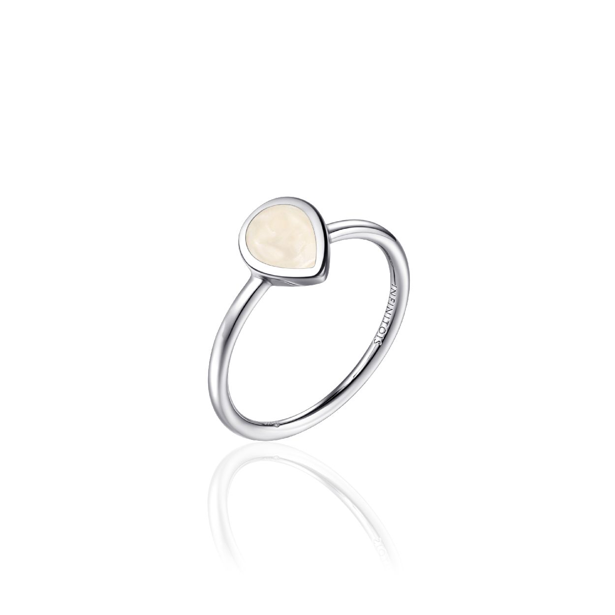 Zilver gerhodineerde ring met parelmoer in vorm van een druppel.