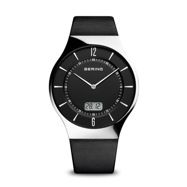 Dit prachtige horloge van Bering is radio controlled . Voorzien van saffierglas en heeft een kalfsleren band. Er zit 3 jaar garantie op dit horloge. 
