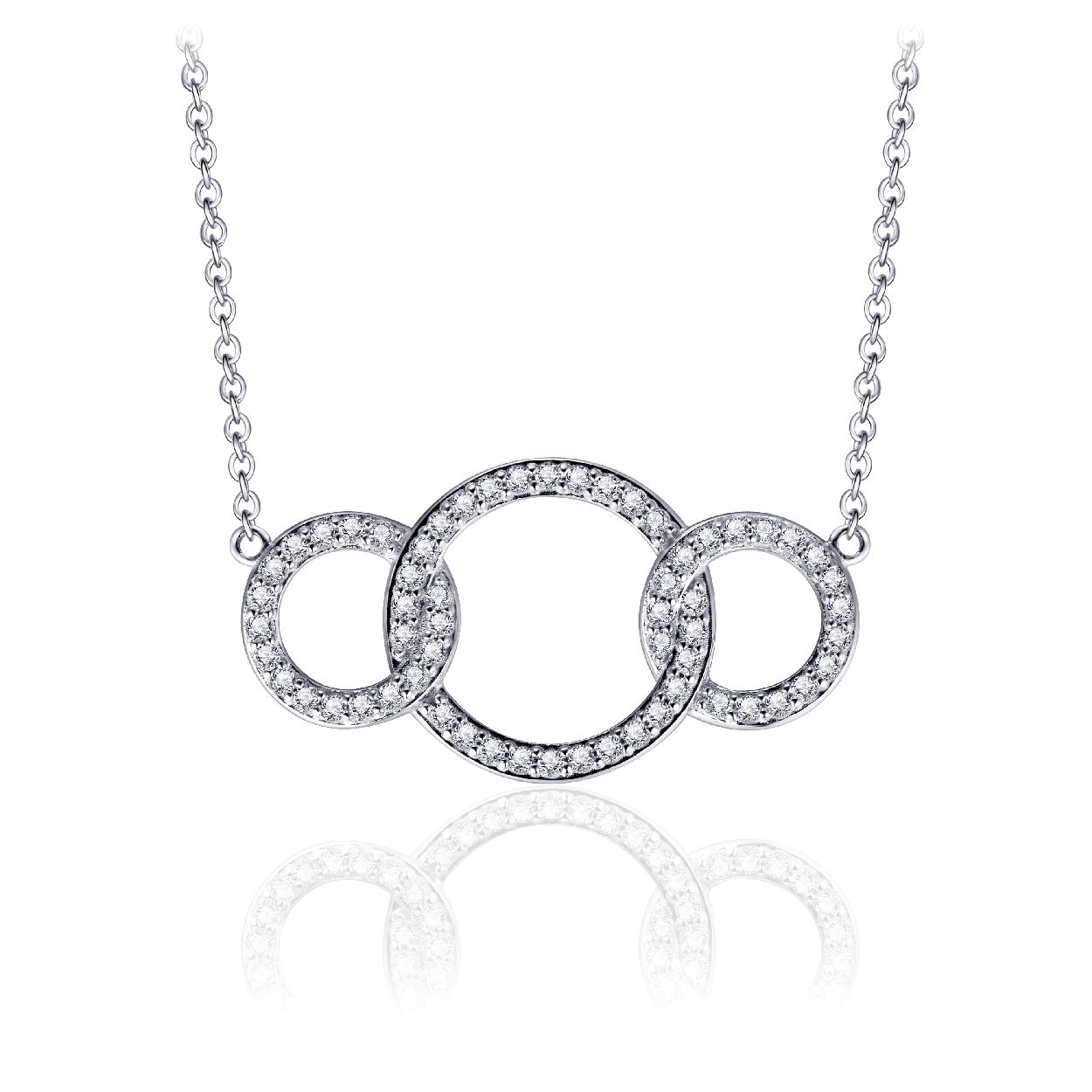 Zilveren collier anker schakel met hanger. De hanger heeft een cirkel met aan weerskanten een kleinere cirkel erdoorheen. De cirkels zijn rondom bezet met zirkonia's in klauwzetting. Het collier is te dragen vanaf een lengte van 42 cm, maar gemakkelijk te verstellen tot 47 cm. 

Leuk om te combineren met de bijpassende ring R385, R386 en/of oorstekers E1008, E1014, E1020 of oorringen KC1003.