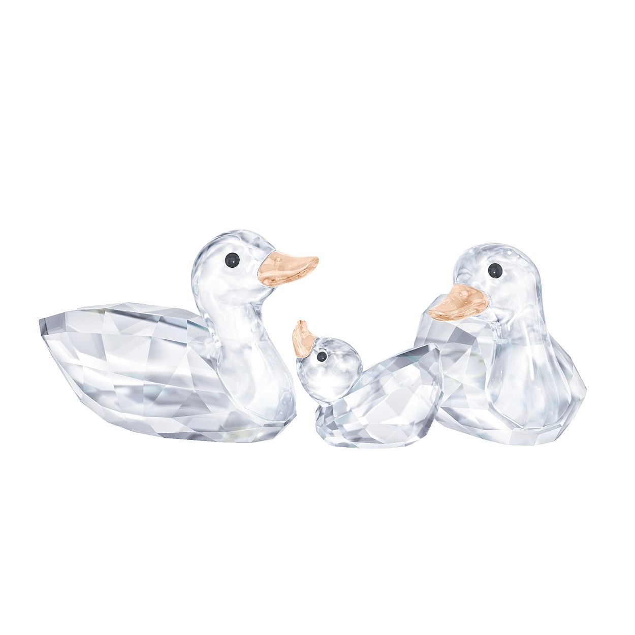 Deze schattige set van drie eenden is geïnspireerd op de liefde en genegenheid tussen ouder en kind. De set schittert in helder kristal met subtiele kleuraccenten en is prachtig gemaakt met 245 extra fijne facetten voor maximale schittering. Boordevol charme en emotie. Het is een perfect cadeau voor een naast familielid. Decoratieobject. Geen speelgoed. Niet geschikt voor kinderen jonger dan 15 jaar.

Artikelnr.: 5376422
Kleur:  Wit
Hoogte: 2.5 cm
Breedte: 4.2 cm
Lengte: 2.1 cm
Ontwerper:  Stefanie Nederegger
Materiaal:  Kristallen
Collectie:  The Peaceful Countryside
