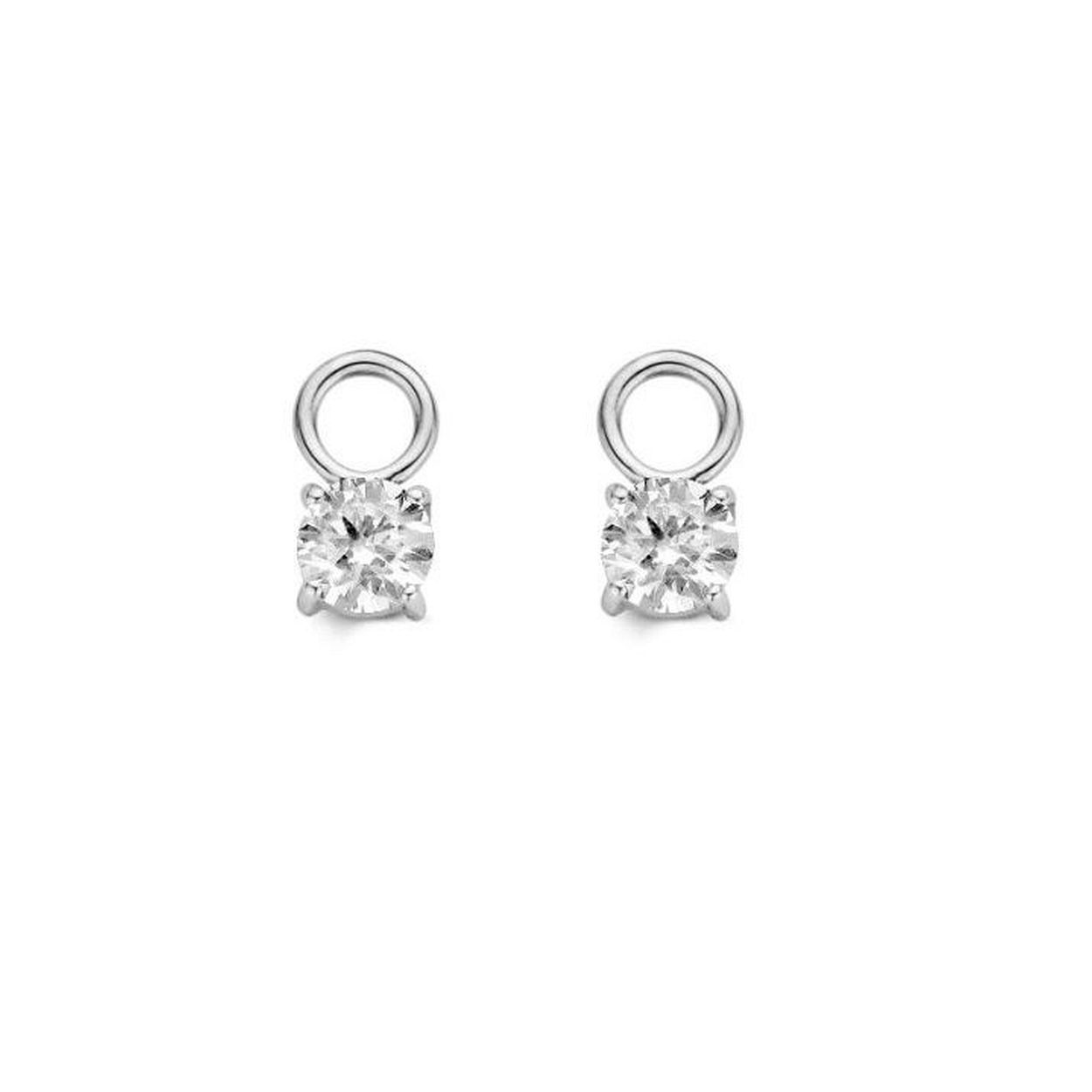 Deze TI SENTO - Milano oorbedels van gerhodineerd sterling zilver kenmerken zich door de tijdloosheid. De elegante oorbedels zijn gezet met briljant geslepen zirkonia's die een doorsnede van 6 mm hebben. TI SENTO heeft bij deze oorbedels meerdere bijpassende sieraden in de collectie.