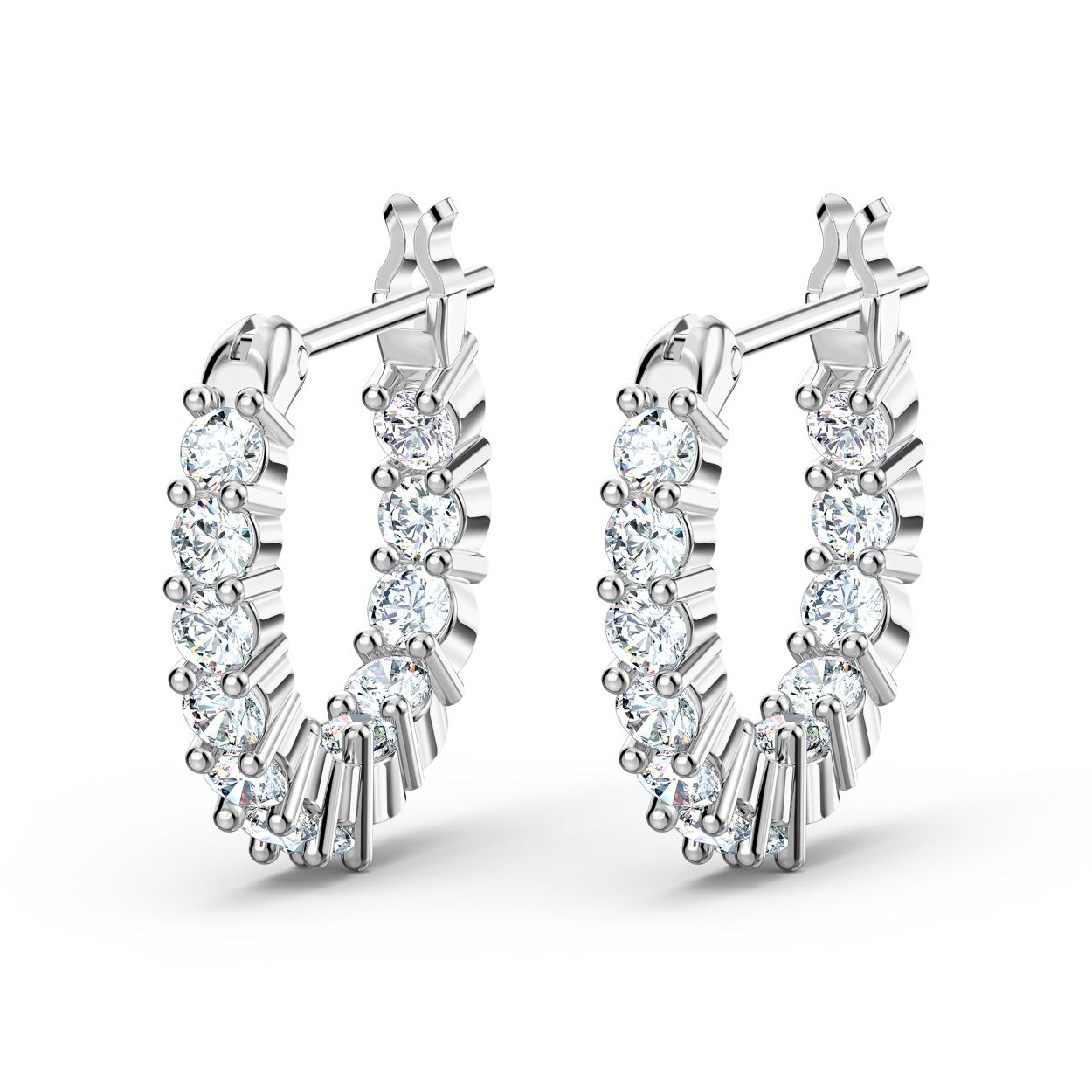 Deze steekoorbellen van Swarovski zijn een prachtig, tijdloos sieraad. Beide ringoorbellen zijn bezet met tal van sprankelende witte kristallen die hun aantrekkelijke look versterken met een subtiele glans. Deze oorbellen kunnen het best worden gedragen met bijpassende kettingen en armbanden, en zijn een prachtig cadeau voor informele gelegenheden.

Artikelnr.: 5562126
Collectie:  Vittore
Kleur:  Wit
Lengte: 1.5 cm
Breedte: 0.2 cm
Materiaal:  Rodium-verguld