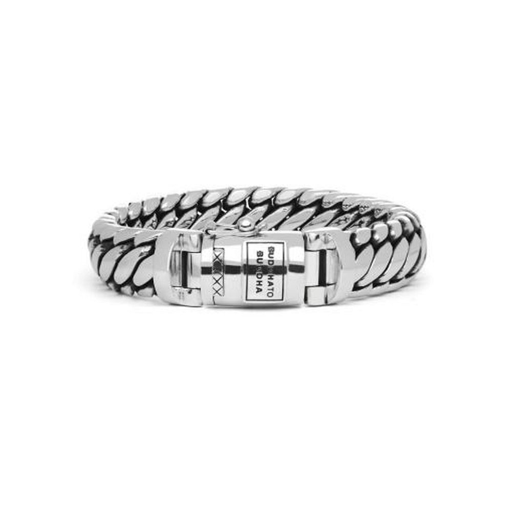De Ben schakel, een tijdloze klassieker en een essentieel onderdeel van de Buddha to Buddha collectie. Deze gerecycled zilveren armband is een van onze populairste armbanden. Ontworpen in Amsterdam en met toewijding met de hand vervaardigd door onze zilversmeden in Zuidoost-Azië. Dit tijdloze ontwerp wordt met grote vakmanschap geproduceerd, waarbij elke armband gemiddeld 7 dagen passievolle toewijding vereist. Het dragen van een Ben sieraad betekent dat je kracht en moed met je meedraagt!