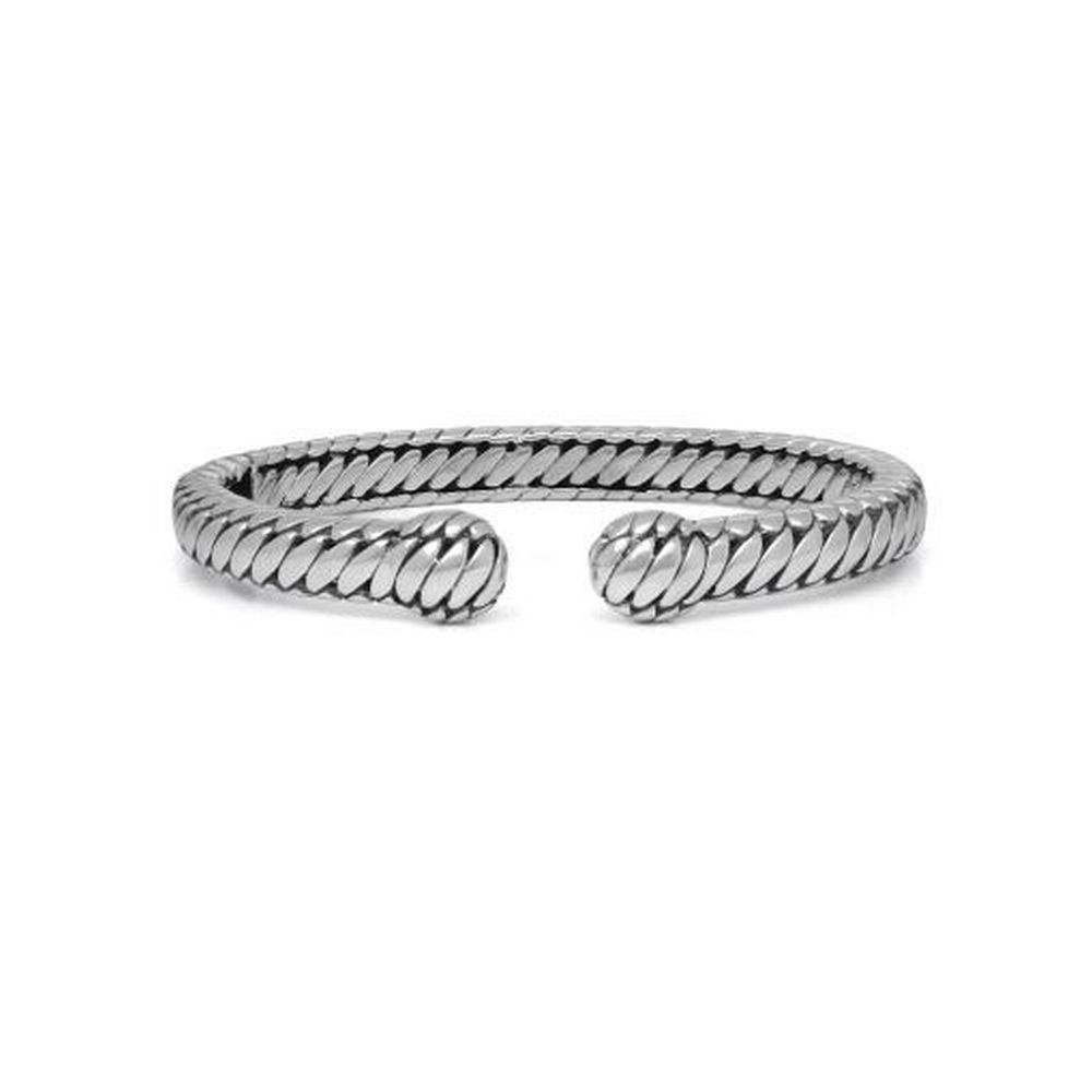 De Ben Torque is een sterling zilveren slaven armband op basis van de Ben-link. De Ben is een klassieke familie bestaande uit zilveren ringen en armbanden en
\nwordt met recht een echt Buddha to Buddha-icoon genoemd. De zilveren armband kan geopend worden middels een scharnierfunctionaliteit.
\nDe zilveren armband kan perfect worden gecombineerd met andere Buddha to Buddha-sieraden en geeft je outfit een stoere twist.