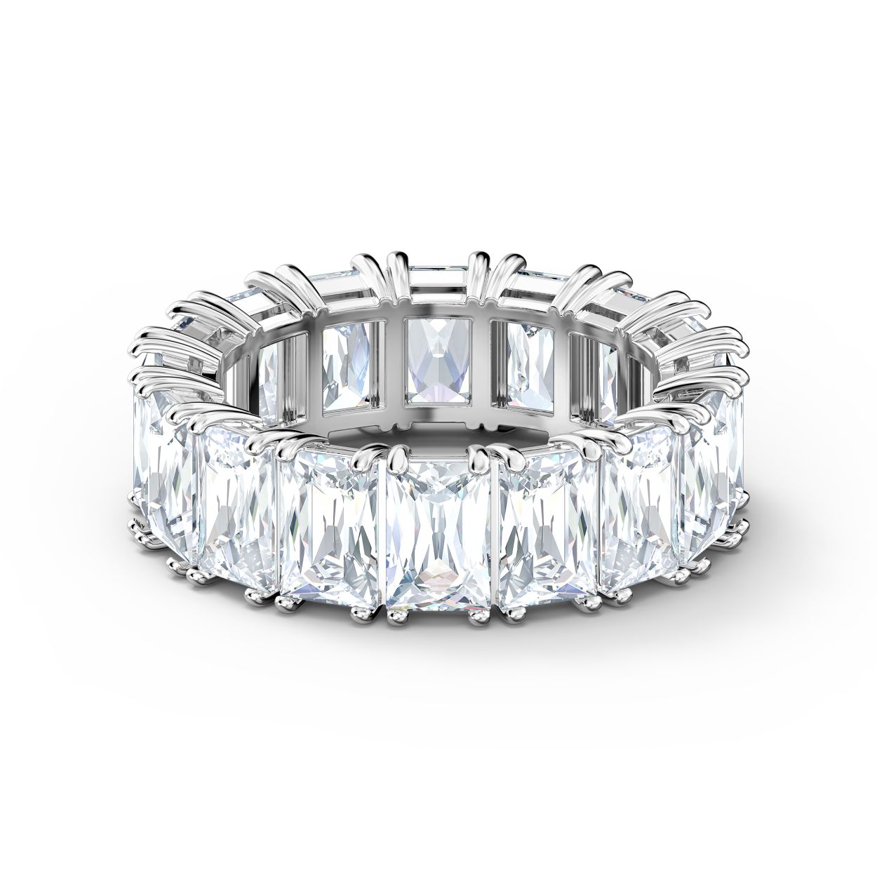 Deze ring van Swarovski onderscheidt zich door een opvallende, elegante look. Een rij glimmende witte kristallen, in een gefacetteerde, rechthoekige vorm gesneden, geeft hem een verfijnde eenvoudige uitstraling. De ononderbroken lijn van sprankelende kristallen definieert het karakter van het design en past goed bij even elegante sieraden, vooral andere ringen om een aantrekkelijke en trendy gestapelde look te creeren. Een geweldige match voor speciale gelegenheden en een geinspireerd cadeau-idee.