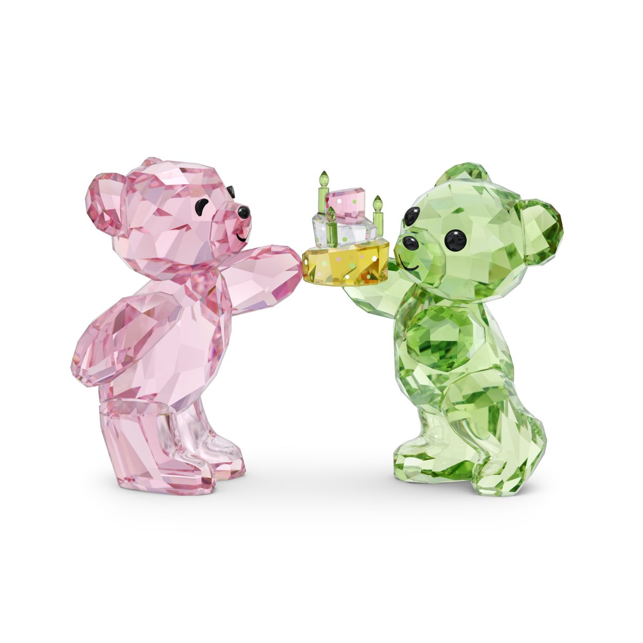 Tijd voor een feestje: onze iconische Kris Bear bestaat 30 jaar. Het speciale ontwerp, dat voor het eerst is vervaardigd in levendige kleuren, bevat het vrolijke paar in roze en groen dat een felgekleurde verjaardagstaart vasthoudt. Dit speelse figuur is een bijzonder voorbeeld van ons vakkundige slijpwerk, geeft uw interieur een vreugedvol accent en vormt een betekenisvolle en actuele aanvulling op uw Kris Bear-collectie. Decoratieobject. Geen speelgoed. Niet geschikt voor kinderen jonger dan 15 jaar.