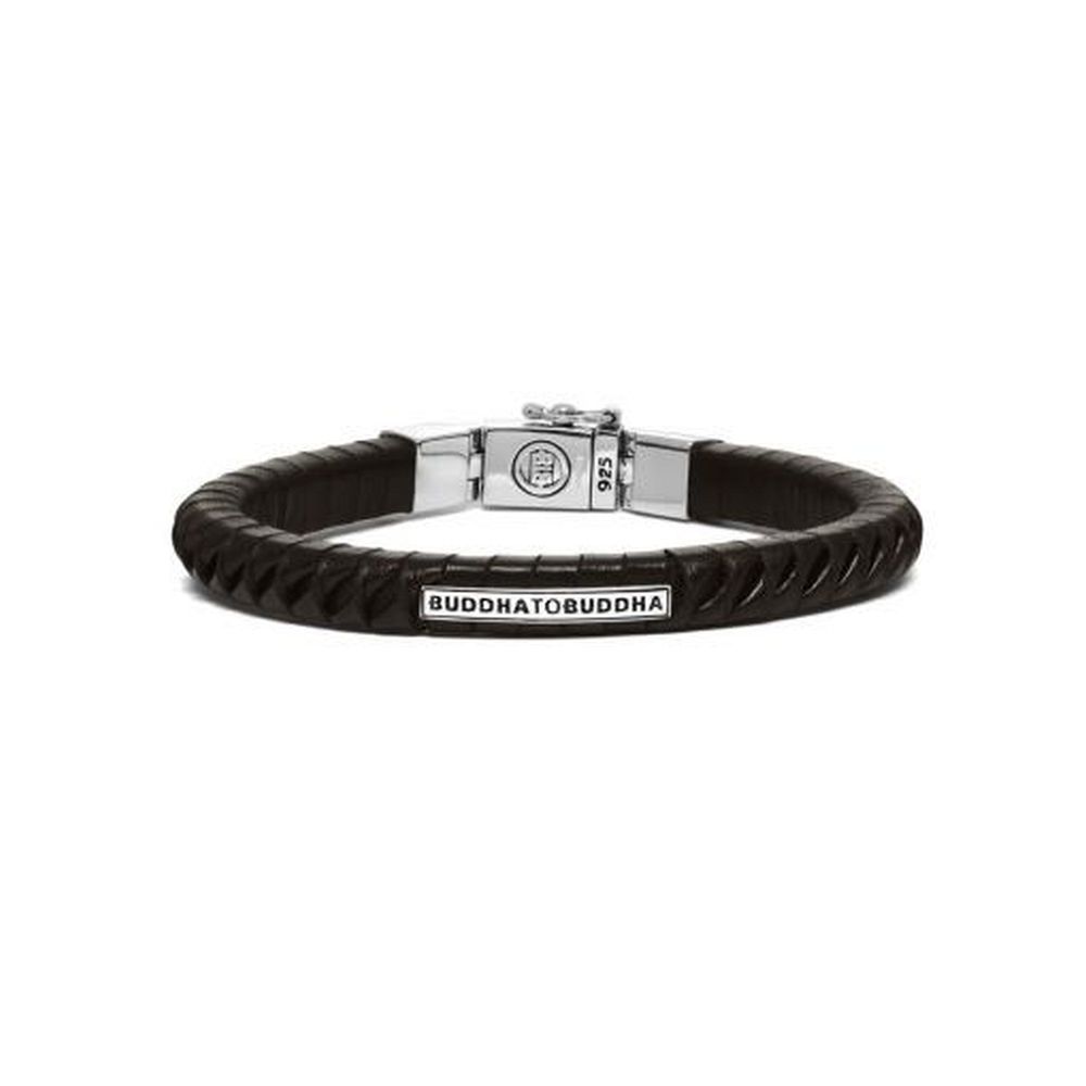 
Armband Komang Leer Bruin

Gerecycled 925 sterling zilver/leer

€ 289,00
Pak jouw favoriete cadeaus in met onze giftwraps
Product Opties:
Kies jouw Maat
Aanpasbare opties:
Graveren 
+ € 10,00
Een symbool van een ♥ of ∞ teken is mogelijk. Het maximaal aantal tekens is inclusief spaties. Levertijd: 1–3 werkdagen. Klik hier voor onze retourvoorwaarden
Maximaal 9 tekens

Maattabel

In Winkelwagen
Gratis verzending & veilig retourneren
Veilig & gratis verzending vanaf 50 euro. 30 dagen retour en 12 maanden* garantie op je artikelen.

Duurzaam sieraad
Onze sieraden worden duurzaam gemaakt van gerecycled zilver en goud. Verpakt in 100% biologisch afbreekbare verpakkingen van (aardappel)zetmeel.

Een armband met ambachtelijke finesse, de Komang, vernoemd naar onze gewaardeerde Balinese meester in leerweven. Deze bruine leren armband straalt prachtige symmetrie uit met zorgvuldig vervaardigde details en een gerecycled zilveren sluiting. Met de hand gemaakt en tijdloos zoals alle Buddha to Buddha-sieraden.. Ontworpen in Amsterdam en met liefde vervaardigd in Zuidoost-Azië. Ga jij het leven vieren met deze armband?