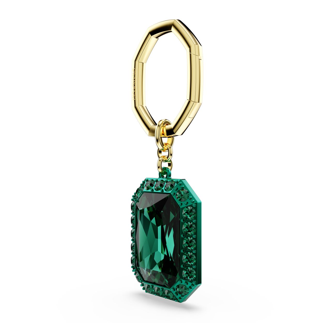 Draag een smaragdgroene gloed mee met deze betoverende sleutelhanger, waar u ook gaat. Een kristal in Octagon-slijpvorm is geïnspireerd op de levendige Lucent-lijn en wordt omringd door kleinere groene kristallen in een groenkleurige zetting. De scharnierende ring is voorzien van een goudkleurige toplaag en de naam Swarovski. Een luxe cadeau om elke dag nog meer te laten schitteren.