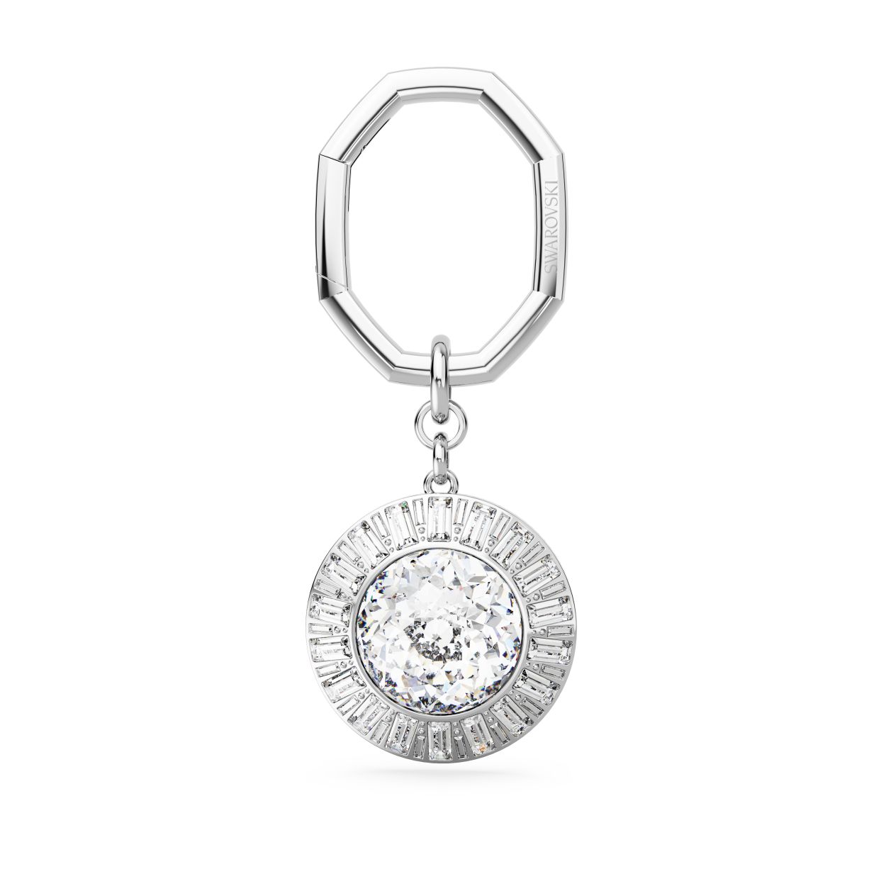 Onthul uw dagelijkse stijl met deze stralende sleutelhanger die is ge�nspireerd op de Lucent-sieradencollectie. De achthoekige schakel is verbonden met een prachtige ronde steen, die in een zetting met rhodium toplaag is geplaatst en wordt omringd door een reeks rechthoekige heldere stenen. Een speels accessoire voor een goed gevoel, waar u ook heen gaat.