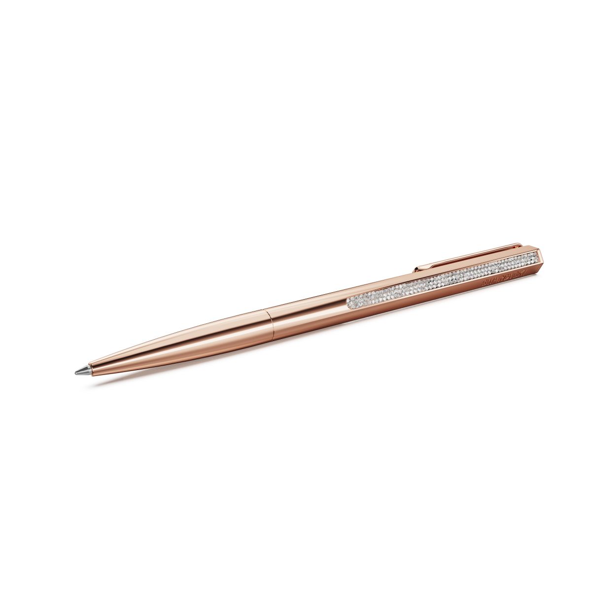 Deze prachtige balpen combineert verfijnde elegantie met moderne eenvoud en is gemaakt voor oogverblindende creativiteit. Het unieke ontwerp met rosé goudkleurige toplaag heeft een achthoekige vorm met een ronde top en weerspiegelt daarmee een perfect evenwicht tussen vorm en functie. De pen is versierd met Ultra Fine Crystal Rocks, zodat elk woord kan worden geschreven met weerspiegelende schoonheid. De clip en het gebruiksvriendelijke draaimechaniek benadrukken het stijlvolle ontwerp. De glinsterende balpen is een gedenkwaardig cadeau voor een speciale gelegenheid. Zwarte en blauwe navullingen zijn verkrijgbaar in de Swarovski-store.