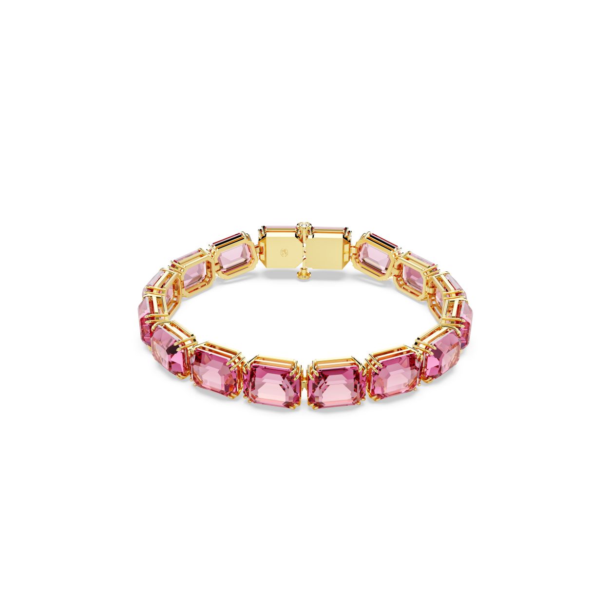Uw pols wordt gehuld in kleur met deze opvallende Millenia-tennisarmband. Het ontwerp is voorzien van uniforme roze kristallen in Octagon-slijpvorm in een goudkleurige klauwzetting en afgewerkt met een verborgen sluiting ontleend aan verfijnde sieraden. Een elegant en onmisbaar stuk dat elke look verfraait.