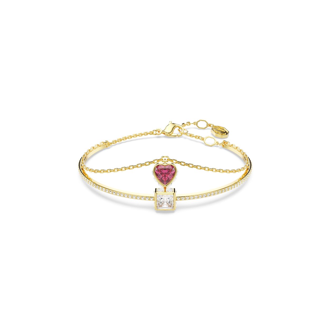 Deze betoverende dubbele armband heeft een romantische uitstraling. Het ontwerp met goudkleurige toplaag bestaat uit een harde band met heldere pavE en een centrale vierkante heldere Swarovski Zirkonia. Op de ketting prijkt in het midden een hartvormige rode Swarovski Zirkonia met heldere vierkante kristallen langs de rand. Deze armband is voorzien van een karabijnsluiting en vormt het ideale cadeau voor iemand op wie u gek bent.