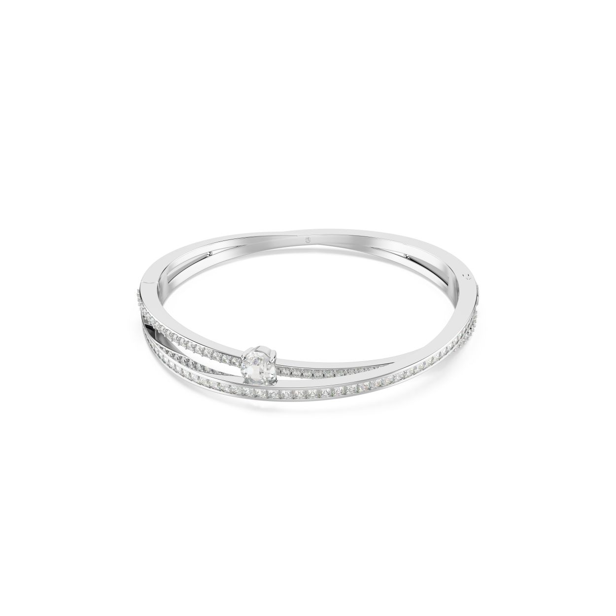 Deze gedraaide Hyperbola-armband is een ontwerpwonder. De twee overlappende banden met rhodium toplaag zijn bezet met heldere Swarovski Zirkonia in sponning- en klauwzetting. Hiertussen is een extra kristal in Oval-slijpvorm geplaatst voor extra impact. Stijl dit complexe sieraad met een minimalistische outfit om de schoonheid van contrast te benadrukken.