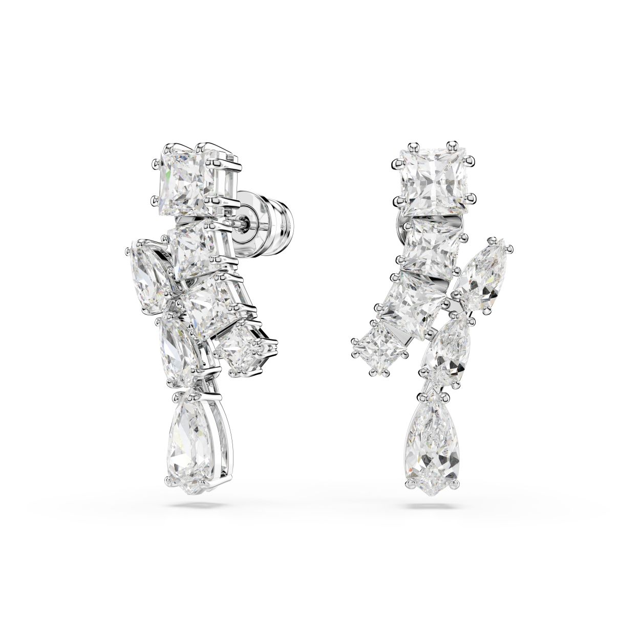 Deze dynamische oorstekers schitteren met een energieke uitstraling. De sieraden met rhodium toplaag zijn bezet met een verscheidenheid aan Swarovski Zirkonia in verschillende slijpvormen in klauwzetting. Het opvallende hangende element zorgt ervoor dat het licht vanuit elke hoek wordt weerkaatst. Combineer deze set met een bijpassende Matrix-hanger voor een elegante look voor elke dag.
