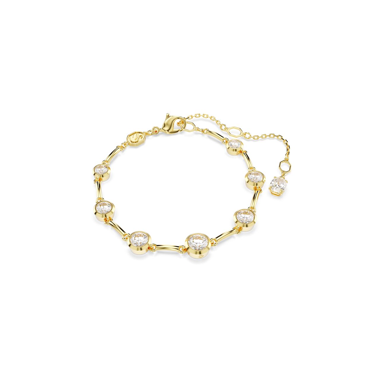 Eenvoud regeert in deze elegante armband uit de Imber-lijn. Het ontwerp met goudkleurige toplaag is verfraaid met zeven Swarovski Zirkonia in Round-slijpvorm, elk geplaatst in een moderne bezelzetting. Voor een verstelbare pasvorm is de karabijnsluiting voorzien van drie verschillende posities en een enkele Swarovski Zirkonia aan het uiteinde van het verlengstuk. Draag deze armband met een bijpassende Imber-ketting voor een ultiem verfijnde look.